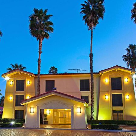 Super 8 by Wyndham San Bernardino Hotel Bagian luar foto