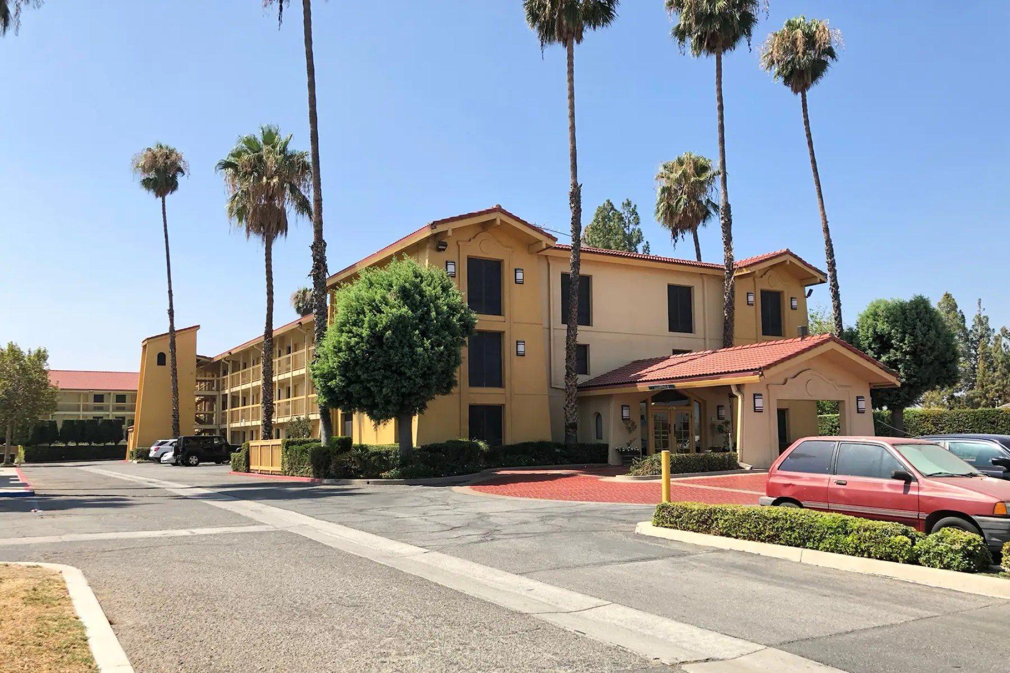 Super 8 by Wyndham San Bernardino Hotel Bagian luar foto