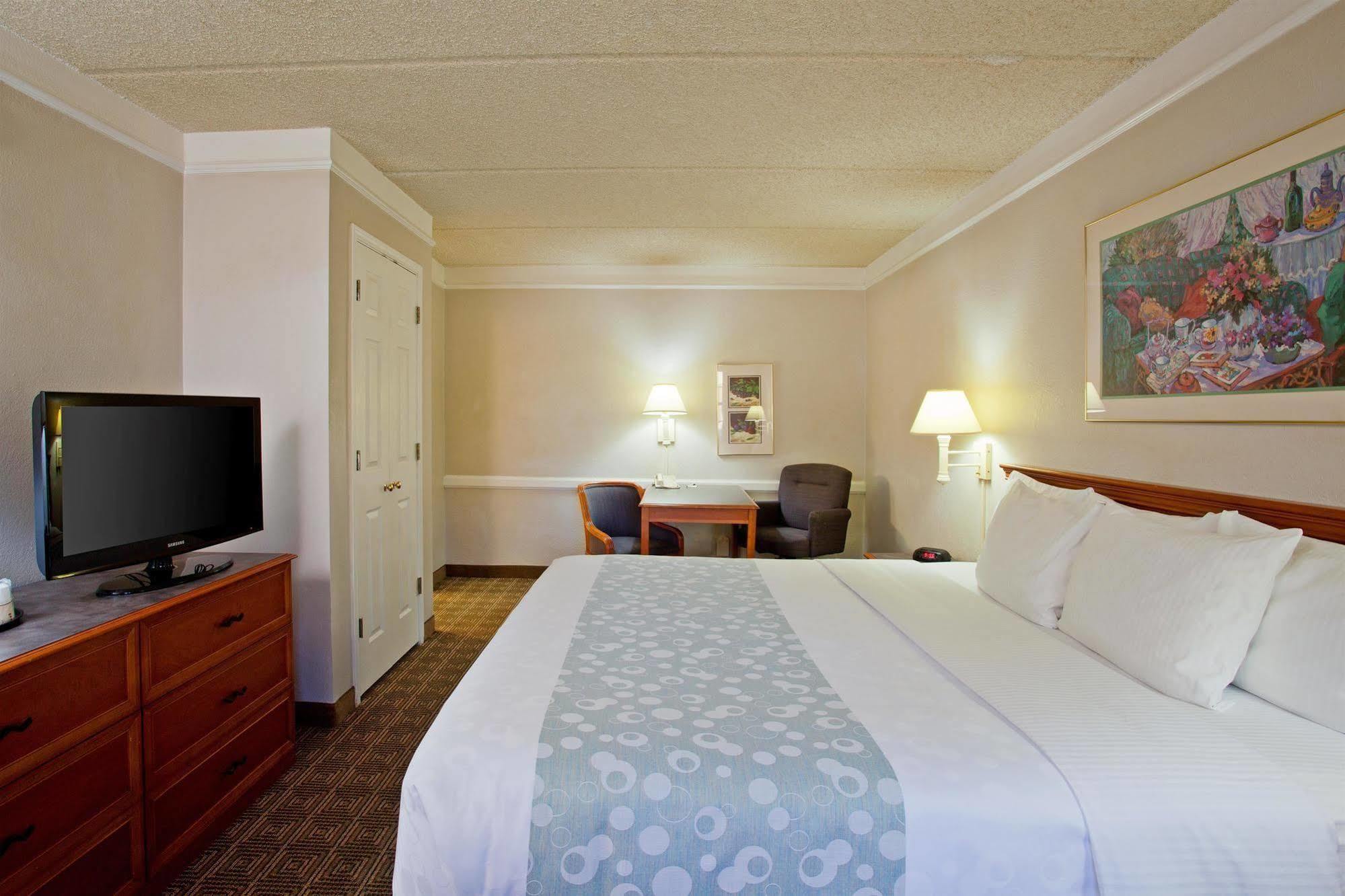 Super 8 by Wyndham San Bernardino Hotel Bagian luar foto