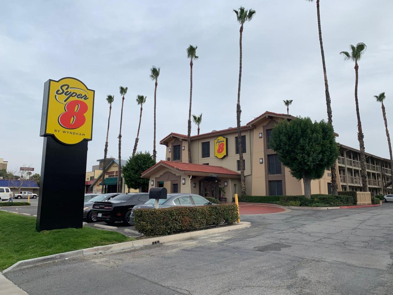 Super 8 by Wyndham San Bernardino Hotel Bagian luar foto