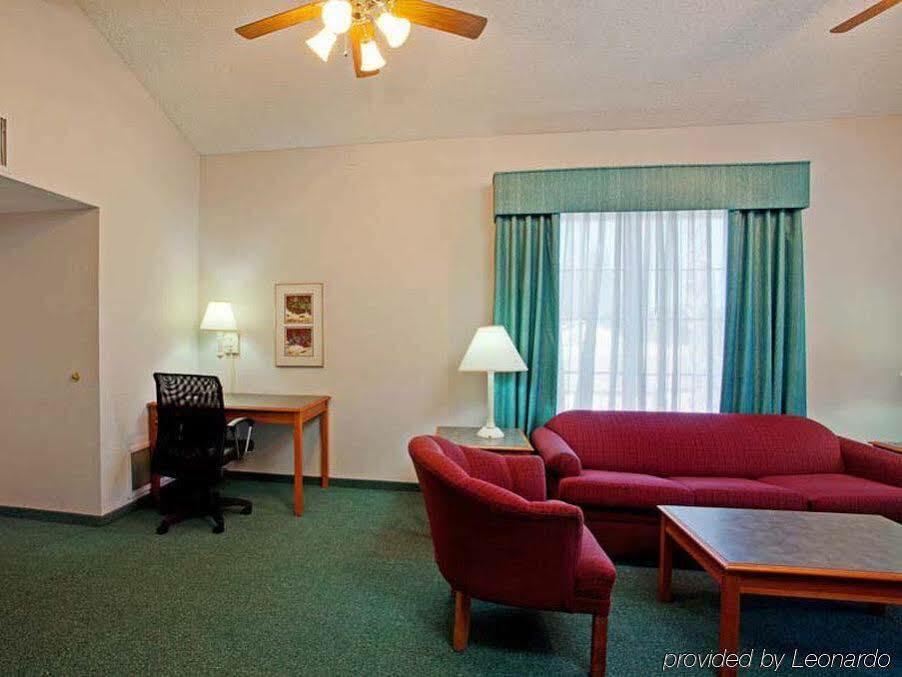 Super 8 by Wyndham San Bernardino Hotel Bagian luar foto
